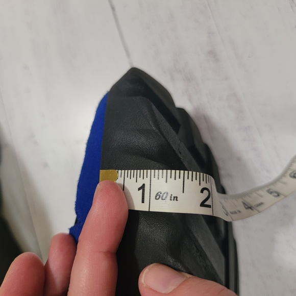 Bold Women's Sneakers with Neon Green Laces - Picture 5 of 5